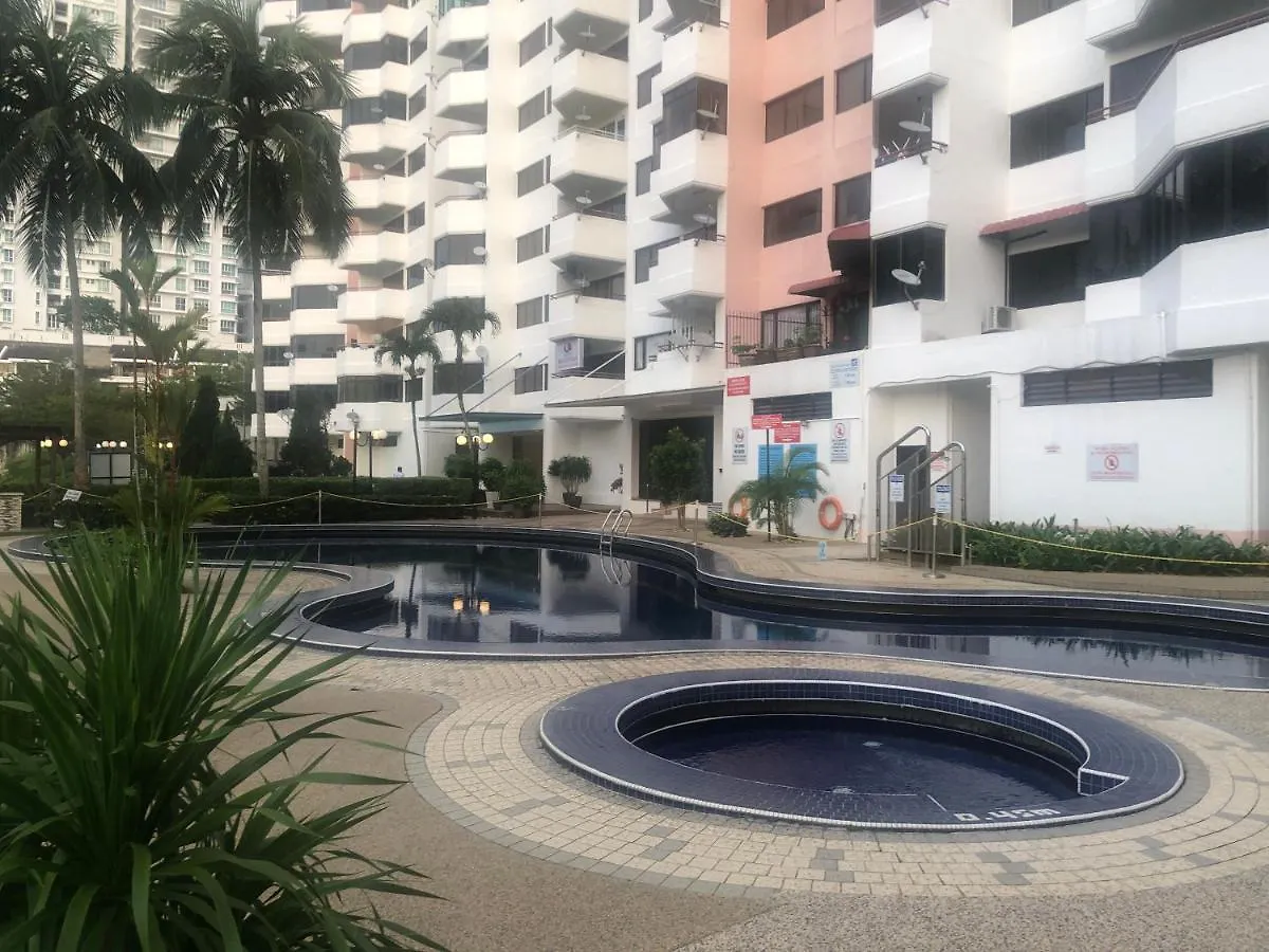 Beach Resort 7 Home Stay Sri Sayang Apartment Batu Ferringhi 3Bedroom Malezja