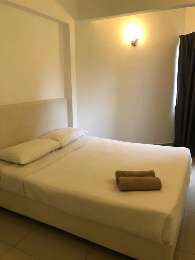 Beach Resort 7 Home Stay Sri Sayang Apartment Batu Ferringhi 3Bedroom 0*,  Malezja