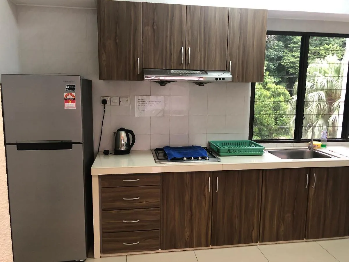 Beach Resort 7 Home Stay Sri Sayang Apartment Batu Ferringhi 3Bedroom Malezja