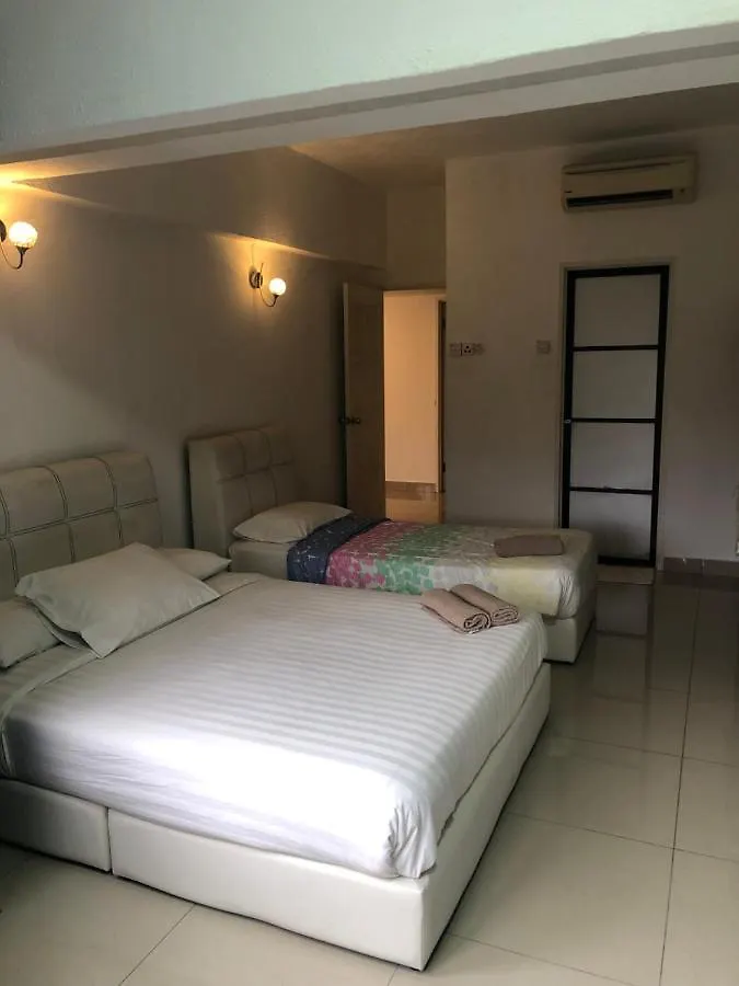 Beach Resort 7 Home Stay Sri Sayang Apartment Batu Ferringhi 3Bedroom