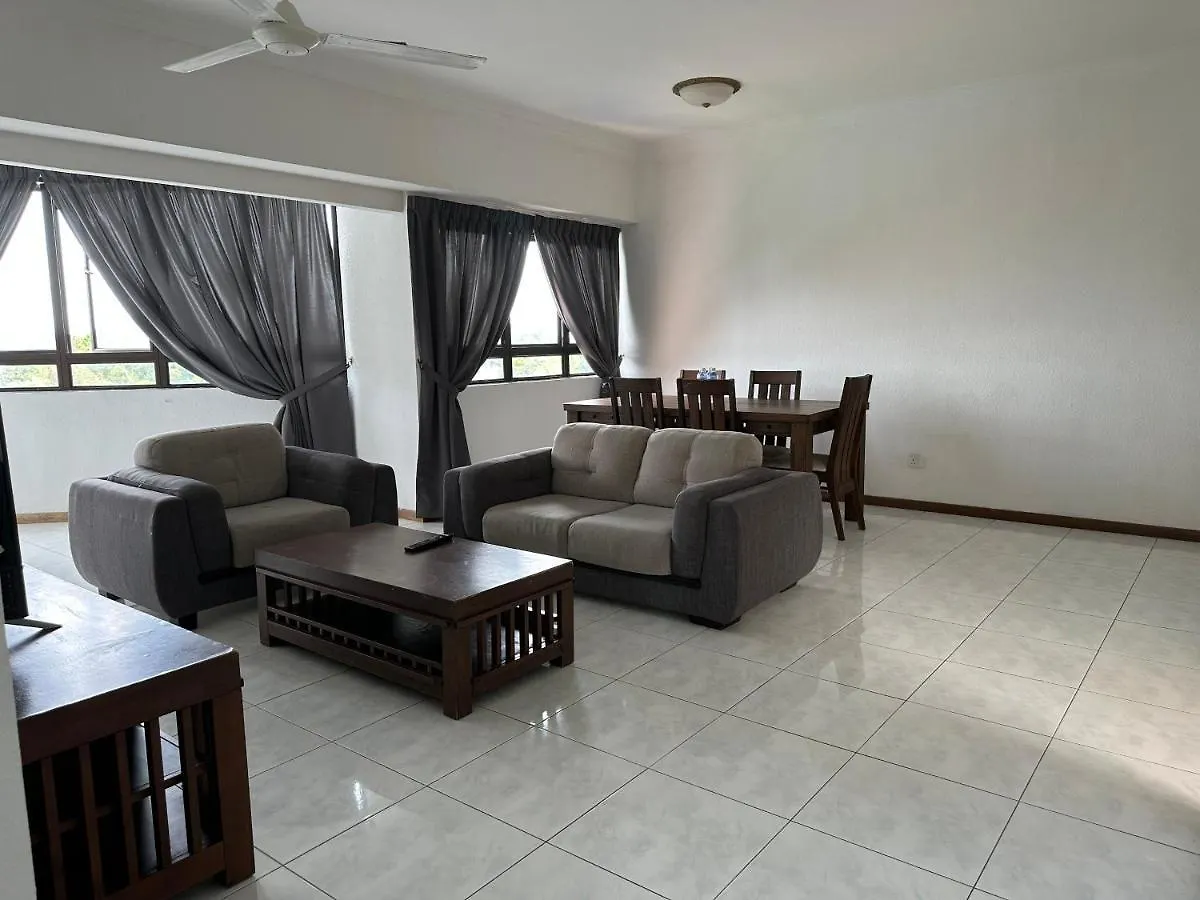 Beach Resort 7 Home Stay Sri Sayang Apartment Batu Ferringhi 3Bedroom Malezja